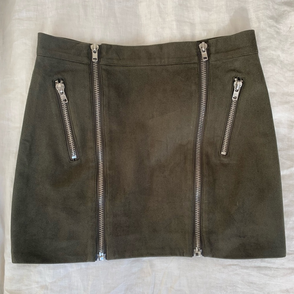 Suede green mini skirt with zipper details